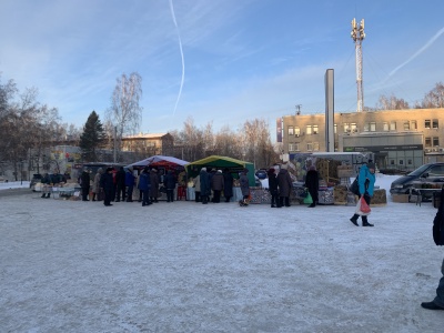 В микрорайоне «Гвардейский» прошла предновогодняя ярмарка