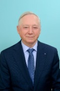 Каличенко Владимир Андреевич

Родился 26 августа 1949 года в селе Еланка Усть-Тарского района Новосибирской области.
Генеральный директор ООО «Энергомонтаж».
Окончил Новосибирский инженерно-строительный институт.
В  строительной отрасли работает  54 года, в компании «Энергомонтаж» - 30 лет.
Заслуженный строитель Российской Федерации. 
Награжден Почетными грамотами Законодательного Собрания Новосибирской области, Губернатора Новосибирской области, мэрии города Новосибирска.
За время работы внес большой вклад в социально-экономическое развитие Новосибирска и Новосибирской области. Обладает высоким профессиональным мастерством.
Принимает активное участие в   строительстве  многих социальных и жилищных объектов на территории Калининского района.   Под     руководством   Владимира  Андреевича    компания    «Энергомонтаж»  вошла в тройку лидеров среди застройщиков города Новосибирска по количеству построенных жилых объектов. При его непосредственном участии в  2017 году   введен в эксплуатацию Храм на микрорайоне Родники во имя святого апостола Андрея Первозванного,  построено здание школы № 218 по ул. Тюленина.
