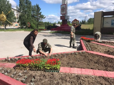 Цветочное оформление аллеи Славы Ветеранов Великой Отечественной войны в мкр. Гвардейский