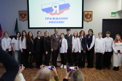 14-летним жителям Калининского района вручили первые паспорта