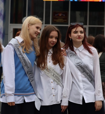 В школах Калининского района звенят последние звонки