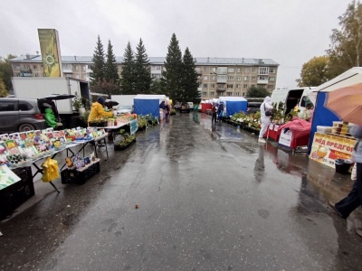 В Калининском районе продолжают работать продовольственные ярмарки