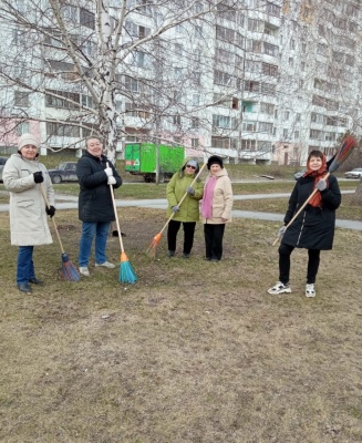 Почти 10 000 человек вышли на субботник в Калининском районе