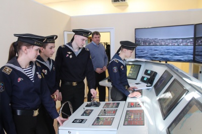 «Занятие на судоводительском тренажере для Каравельцев»