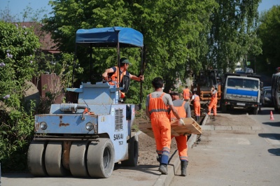 В микрорайоне «Северный» строят новый тротуар