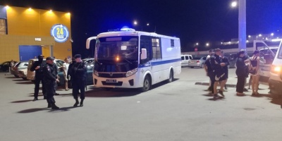 В Калининском районе полиция пресекла нелегальные гонки