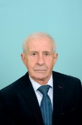 Поздняков Сергей Александрович

Родился 15 февраля 1949 года в городе Магнитогорске Челябинской области. 
Сергей Александрович всю свою трудовую деятельность посвятил Новосибирскому механическому заводу «Искра». С 1995 года является главным инженером предприятия. Стаж работы в отрасли - 51 год.
Награжден: Почетной грамотой Российского агентства по боеприпасам, Медалью «В честь 90-летия Бахирева В.В.», Почетными грамотами АО «НМЗ «Искра», Почетной грамотой Губернатора Новосибирской области, Почетной грамотой администрации Калининского района, Почетной грамотой Государственной Корпорации «Ростех», Благодарностью Законодательного собрания Новосибирской области, Медалью  Государственной Корпорации «Ростех, Памятным знаком «За труд на благо города». 
Имеет Почетное звание «Заслуженный машиностроитель Российской Федерации».
Сергей Александрович является активным участником разработки и освоения в производстве новых видов продукции. Под его руководством создана эффективная и конкурентоспособная система неэлектрического взрывания «Искра», разработана и внедрена линия по изготовлению ударно-волновой трубки, используемой как в средствах неэлектронного взывания, так и в пиротехническом реле. Освоено изготовление вспомогательных и комплектующих материалов, которые широко применяются для изготовления основных изделий и средств взрывания – роданистого свинца, азида натрия, карбогидразида, синтетических волокон. 
Сергей Александрович является соавтором девяти изобретений, которые запатентованы и успешно используются в горнорудной промышленности.
Благодаря вкладу Сергея Александровича, завод «Искра» функционирует в бесперебойном режиме, налажена работа всех технических служб, научные разработки находят применение в производстве, а качество производимой продукции постоянно повышается.
