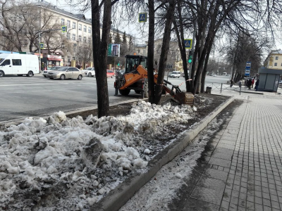 В Калининском районе продолжается комплексная весенняя уборка